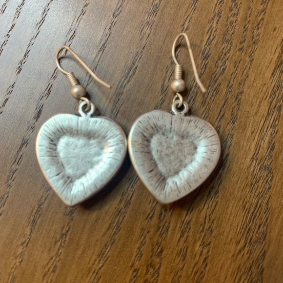 NWOT CONTEMPORARY HEART EARRINGS - Picture 2 of 2